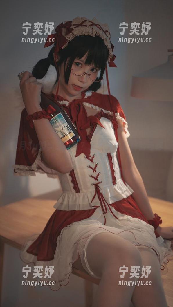 逐月Su 逐月Su脚臭或脚香?足控向免费体验等你下载!