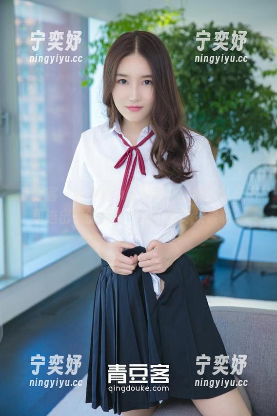 青豆客-小九Vin 青豆客 - 小九Vin的写真,像极了从画本里逃出来的公主,真不嫌耳朵累啊。