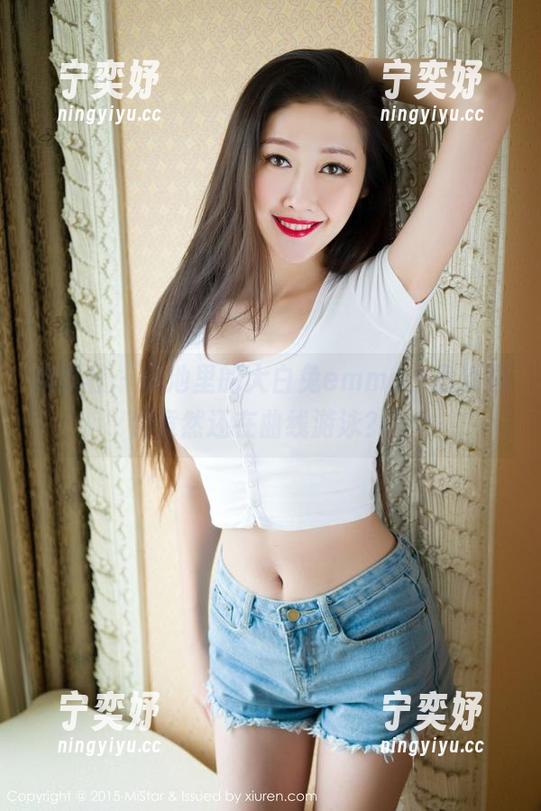 魅妍社-大白兔emma 魅妍社 - 泳池里的大白兔emma,最新图包竟然还在曲线游泳?!