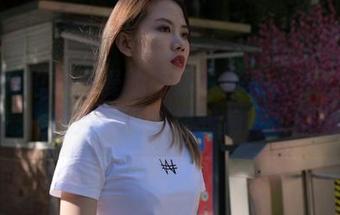 魔镜街拍 – 曼曼的高跟鞋图集分享：每一步都是一场秀，可别在转角摔个嘴啃地。