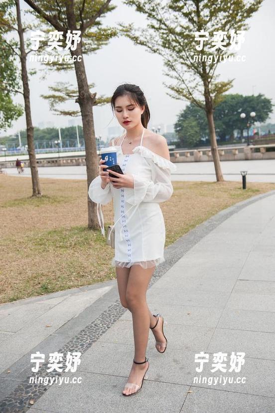 魔镜街拍 - 福利与超短裙，艾小青的微妙技艺和肉丝的完美结合，来一波盘点吧！