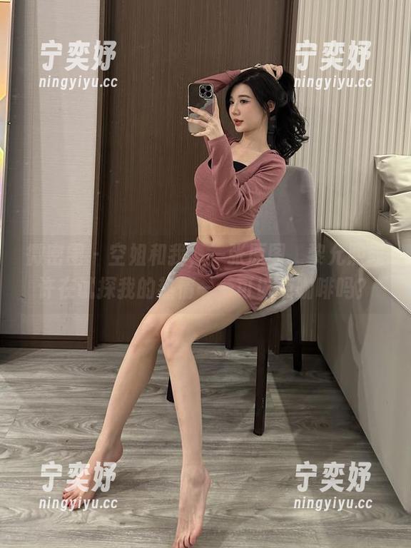 黎允熙 微密圈 - 空姐和我,一张原图,黎允熙或许在试探我的热情——可以点咖啡吗?